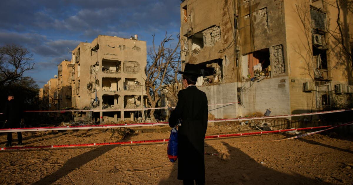 En direct Guerre au Moyen - Orient . Détroit dOrmuz  : Trump lance un ultimatum , lIran menace de frapper des infrastructures clés