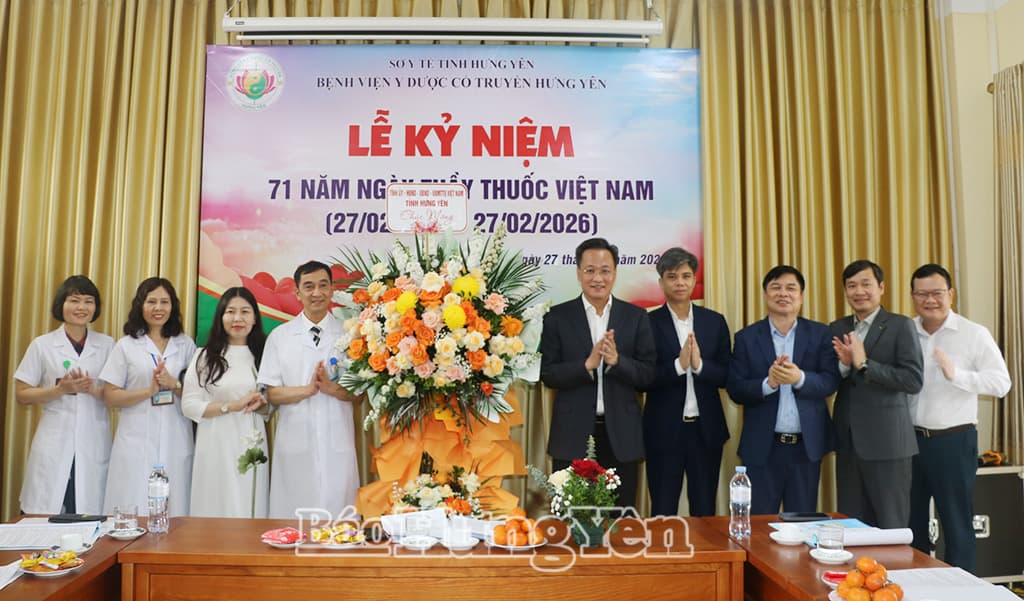 Bí thư Tỉnh ủy Hưng Yên Nguyễn Hữu Nghĩa thăm , chúc mừng thầy thuốc tiêu biểu nhân Ngày Thầy thuốc Việt Nam