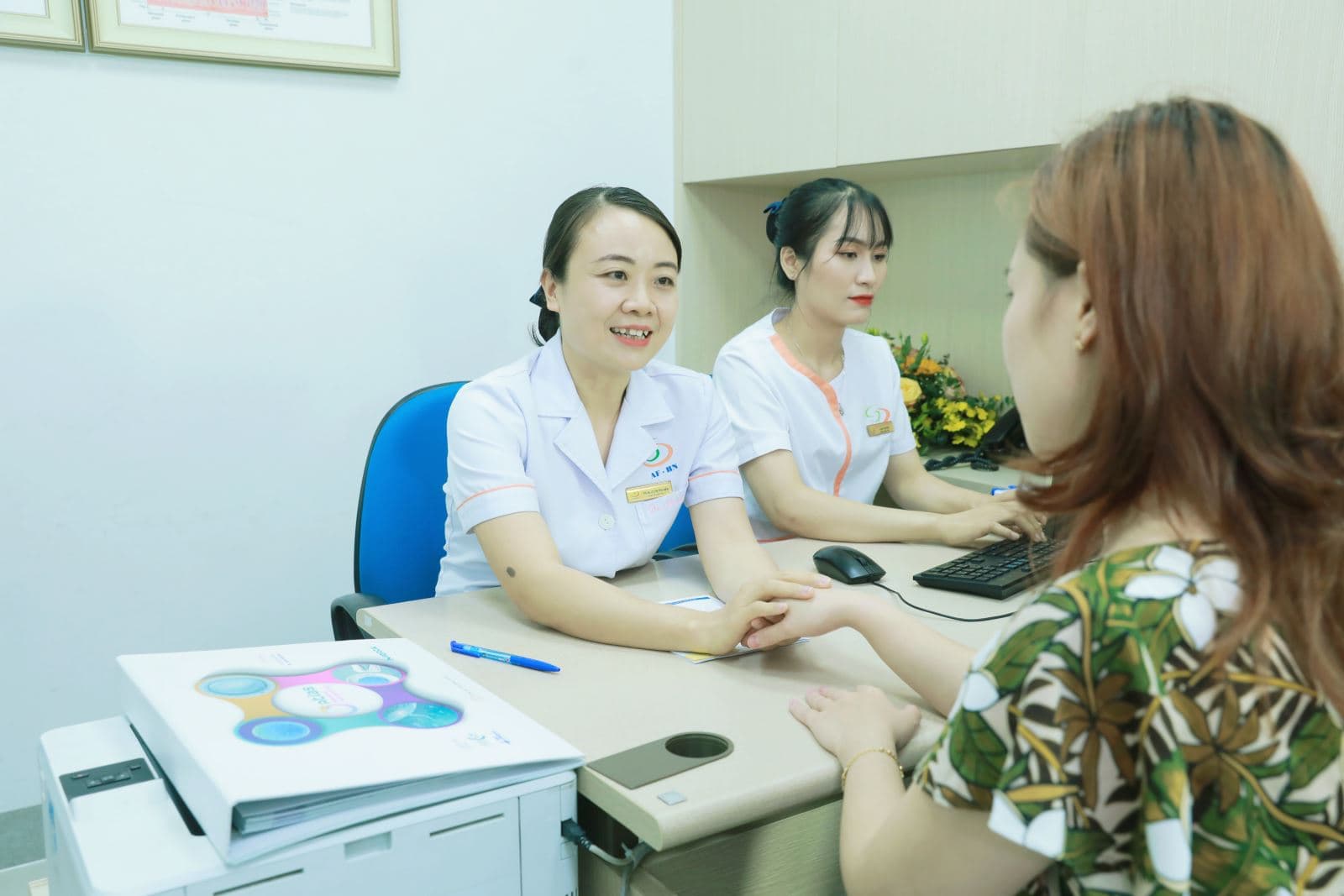 Người bác sĩ  gieo hạt  hy vọng và hành trình đi tìm  mùa xuân trọn vẹn