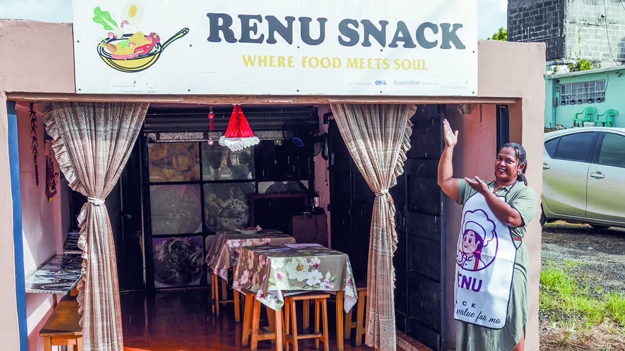 Pauvreté Multidimensionnelle - Renu : de lorphelinat au snack , une vie reconstruite brique par brique