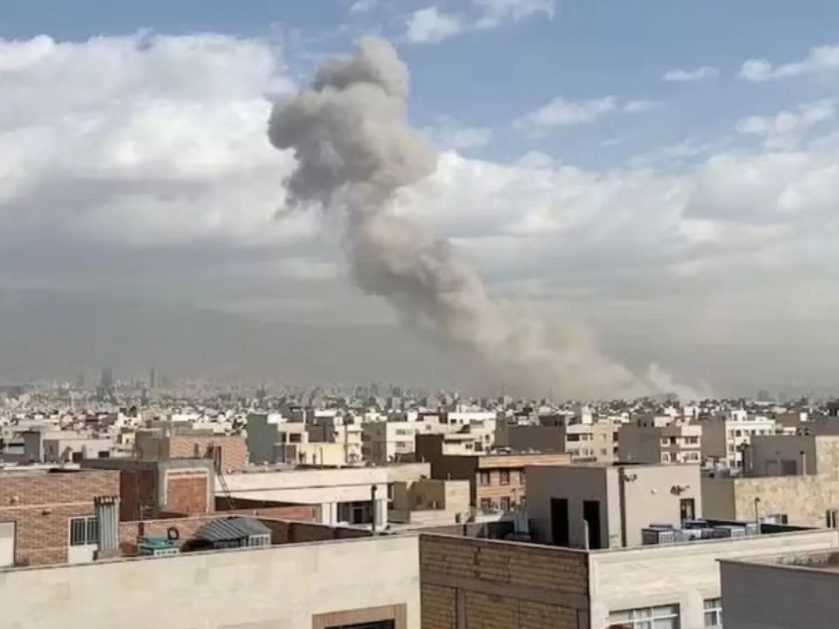 ईरान ने इजराइल पर मिसाइल बरसाई , ट्रंप ने 48 घंटे में स्ट्रेट ऑफ होर्मुज खोलने का अल्टीमेटम दिया ! - iran fires missiles at israel trump issues 48 hour ultimatum on strait of hormuz