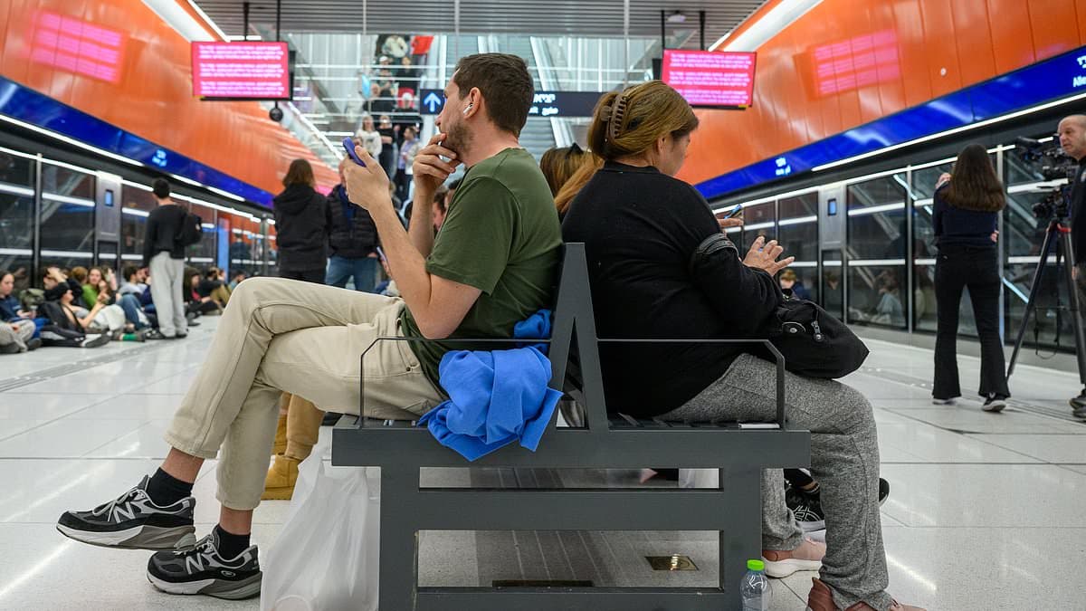 Several flights cancelled at Sydney Airport and planes are forced to turn back - what you need to know