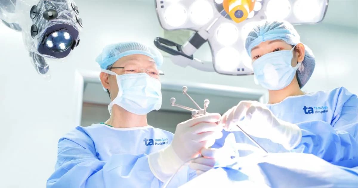 Việt Nam có kỷ lục châu Á về phẫu thuật u não , đột quỵ bằng Robot AI