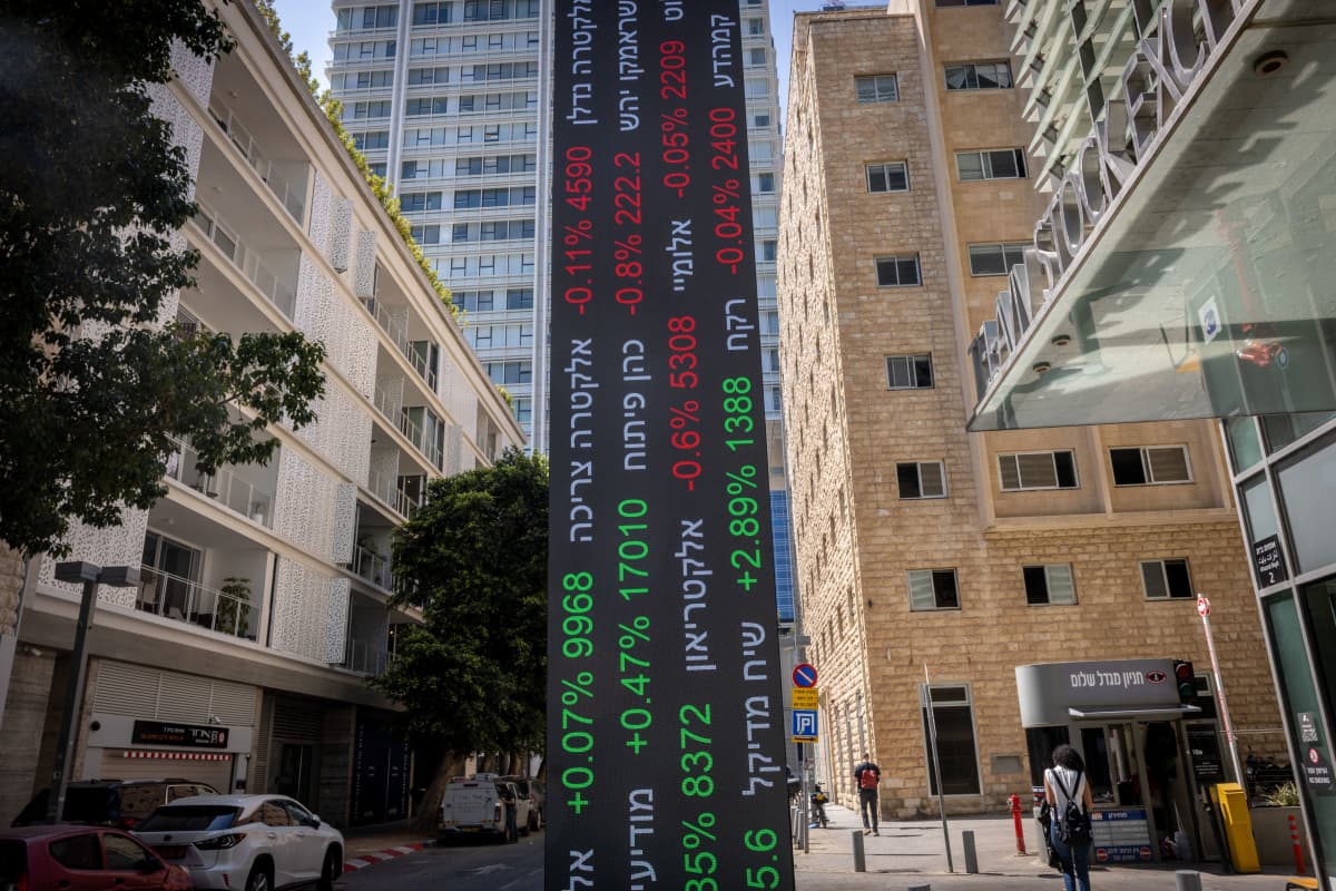 הדולר מתחזק , השקל נחלש : תנודות בבורסה בעקבות המתיחות מול איראן