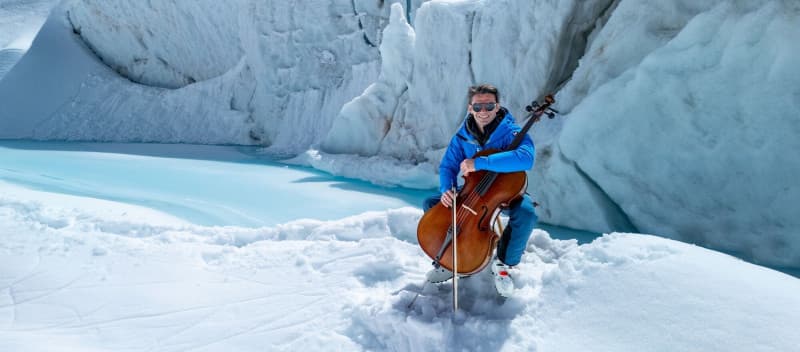 不是耍噱頭 ！ 卡普松親解為何吊掛在山巔雪谷空中演奏大提琴