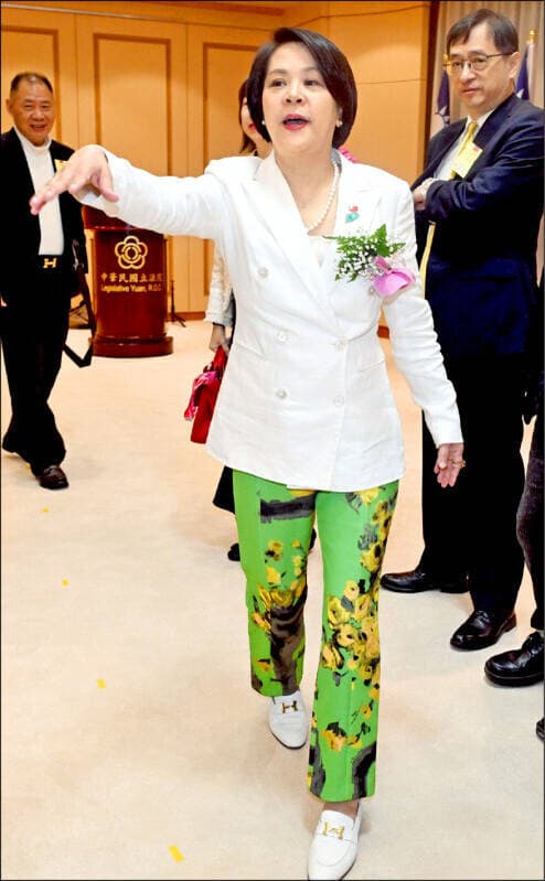 港媒爆劉世芳外甥賺紅錢 官員 ： 中共在聲援李貞秀 - 政治