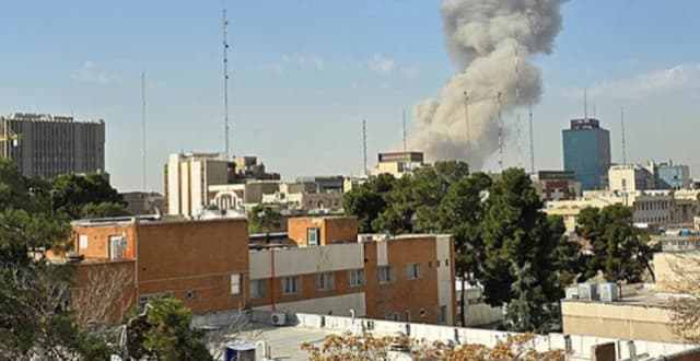 深度 | 最高领袖身亡 ， 美以叫嚣继续打 ， 伊朗能否挺过47年来最致命危机 ？_ 腾讯新闻