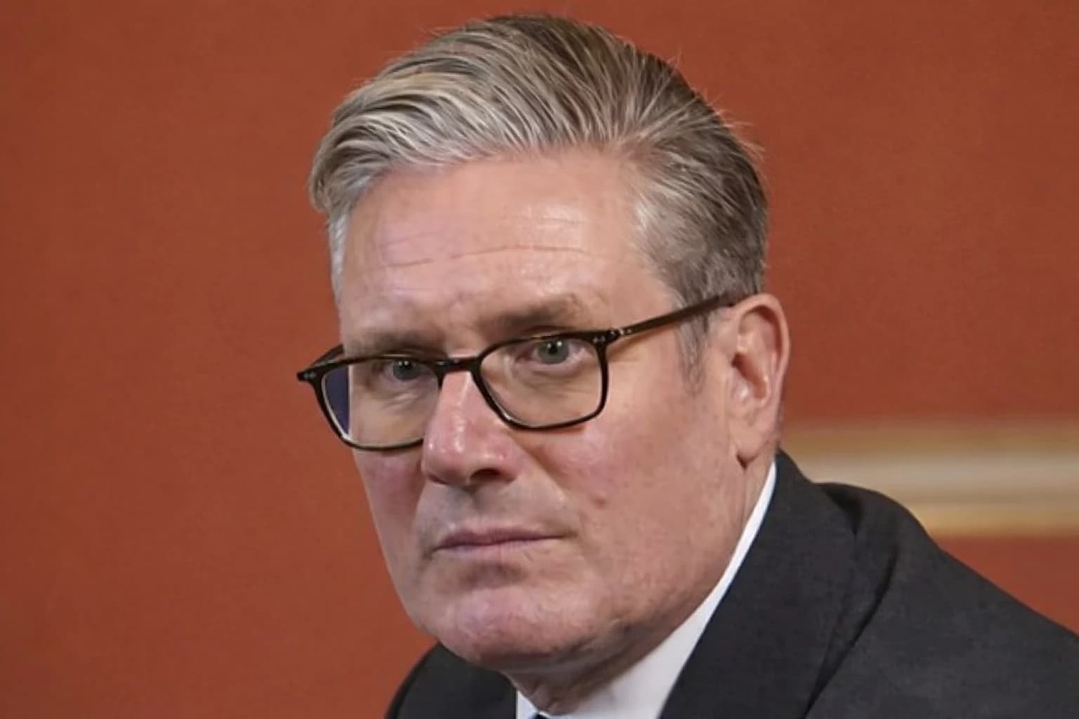 Alegeri cu miză națională în Marea Britanie : Starmer , provocat de Reform united kingdom și Verzi