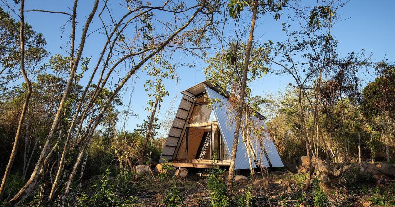 Dom i dizajn - Montažna kuća izgrađena za dva mjeseca ! Prevezena brodom na otok , 4 osobe su je sastavile u mjesec dana