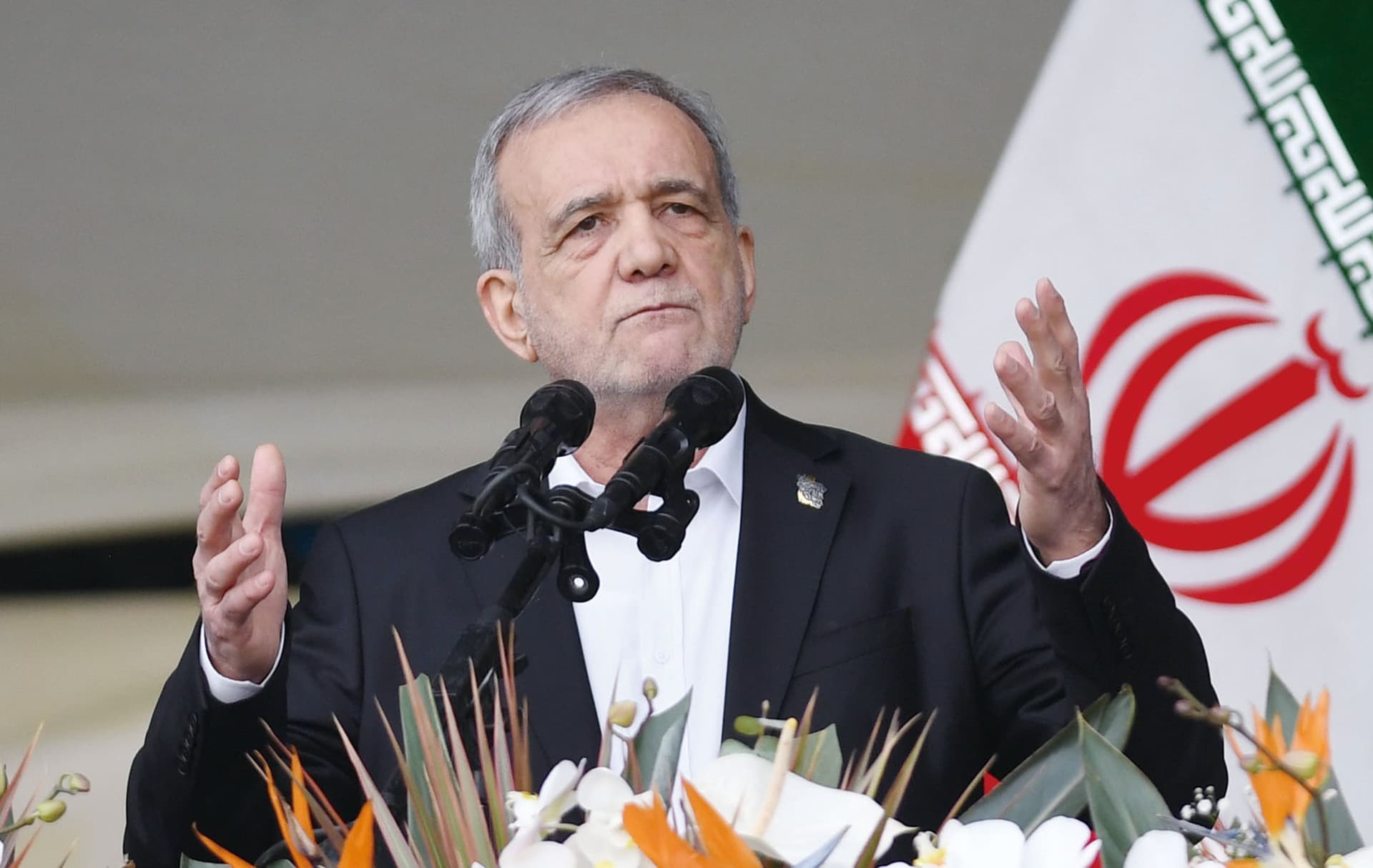 佩澤希齊揚 暫掌最高權力 - 星島日報