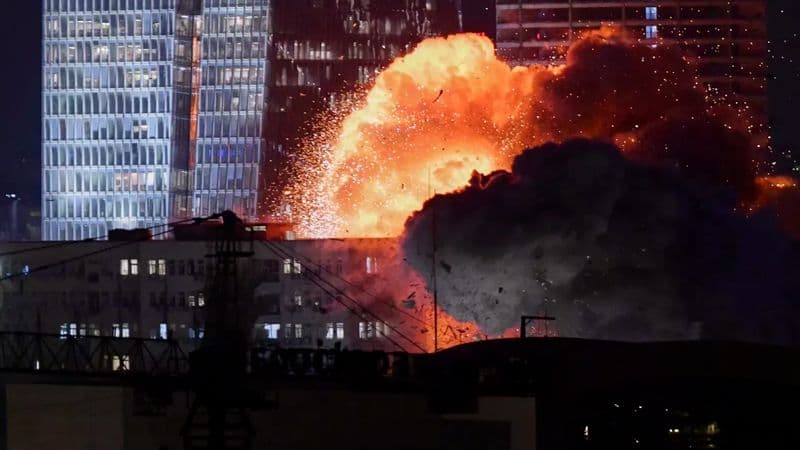 Ortadoğu namlunun ucunda : Füzeler susmuyor , savaş sınırları aşıyor !