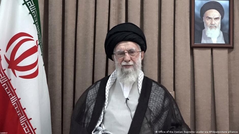 İran  ın öldürülen dini lideri Ali Hamaney kimdir ?