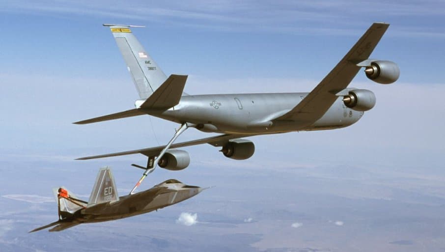 RAT SA IRANOM ISPLANIRAN Kineski satelitski snimci otkrivaju : Koncentrisane ogromne vojne snage - F - 22 u Izraelu , F - 16 na Dijegu Garsiji