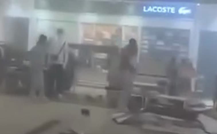 Отказано више од 1 . 000 летова у Дубаију и Абу Дабију