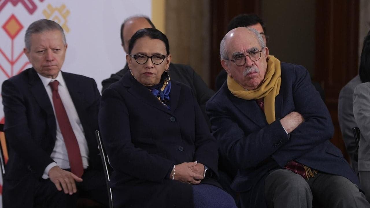 Banamex reprueba la reforma electoral : teme que vuelvan los  acordeones