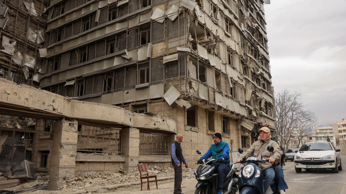 Ataque de EEUU e Israel a Irán , última hora en directo | La guerra iniciada por Israel y EEUU se extiende por Oriente Medio mientras Irán anuncia que ha atacado la oficina de Netanyahu en Jerusalén