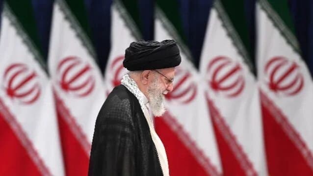 哈梅内伊身亡如何影响中东变局 ？ 专家 ： 伊朗不会陷入  群龙无首 _ 凤凰网