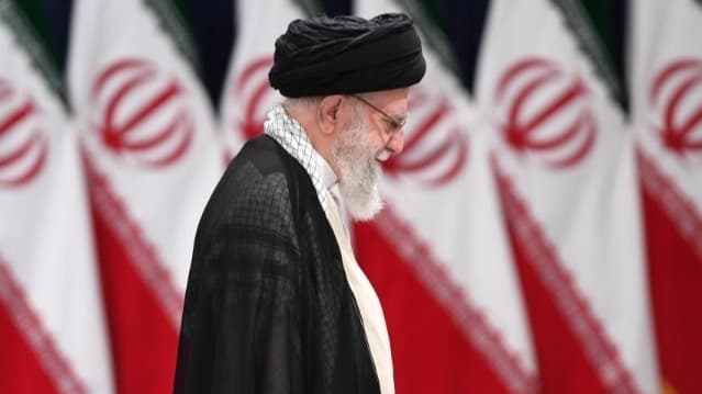 人物｜  反美抗以斗士  哈梅内伊 ： 他是如何崛起又如何陨落的 _ 凤凰网