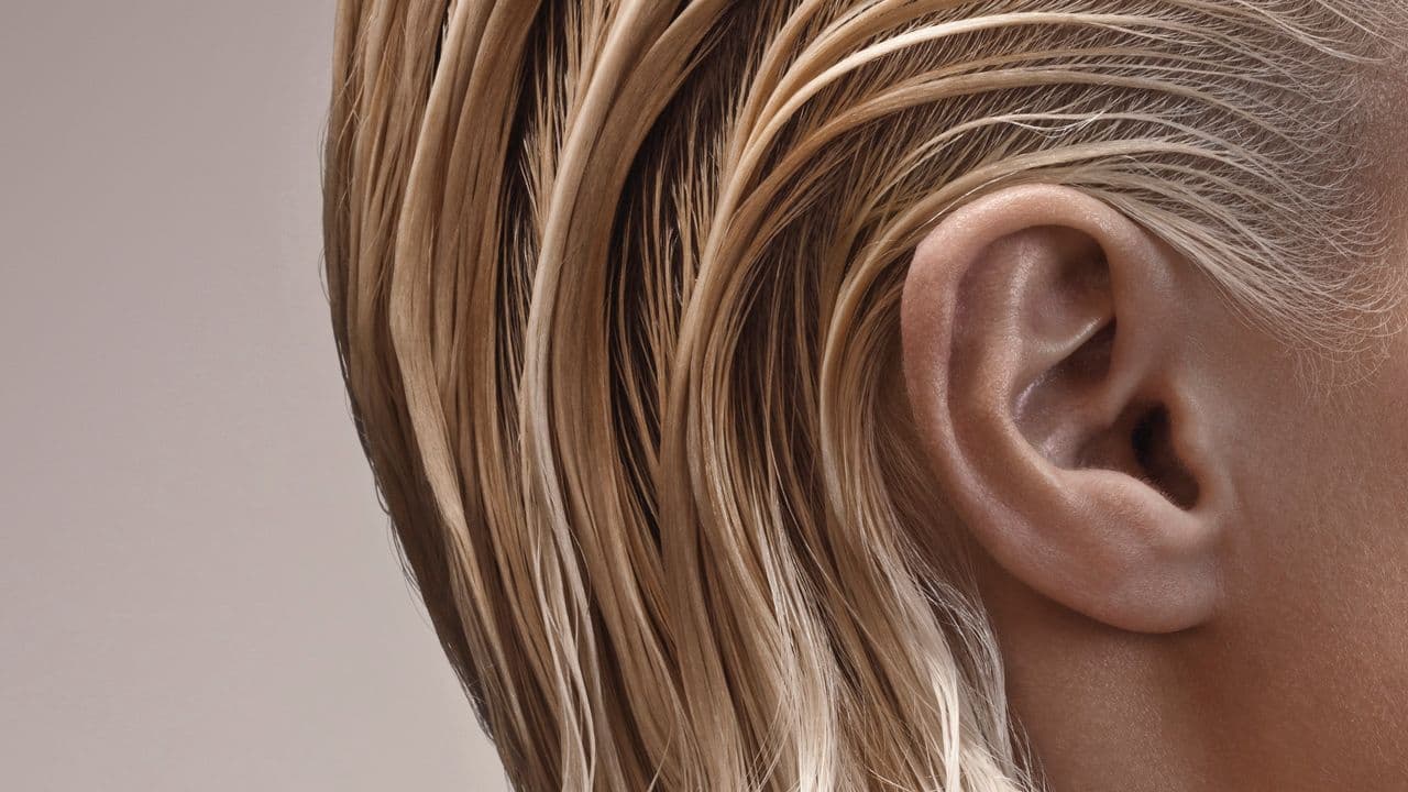 How to Tell If Your Hair Is Thinning : 5 First Signs to Watch For