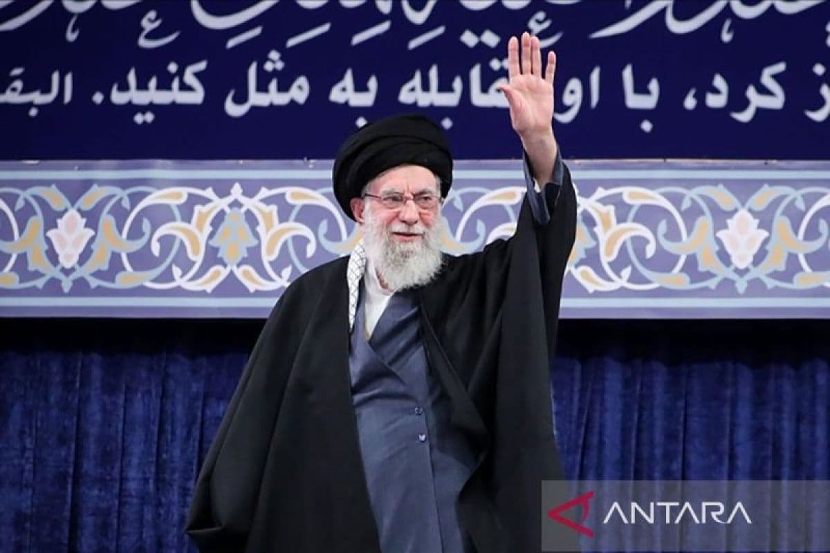 Tapak tilas Ali Khamenei , pengawal Revolusi Iran selama 3 dasawarsa