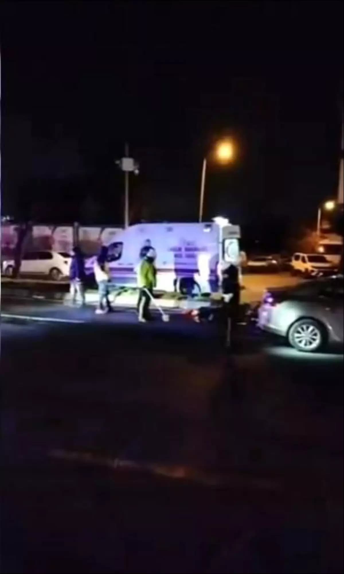 Avcılarda karşıdan karşıya geçen engelli genç , araba çarpması sonucu hayatını kaybetti