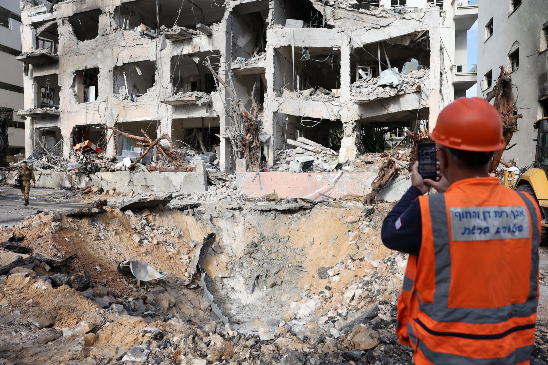 Tel Aviv yıkık dökük ! İran ın misillemesi İsrailde böyle yankılandı