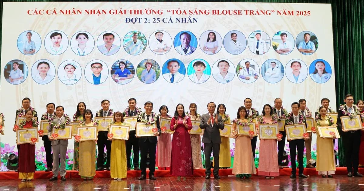 Đà Nẵng tôn vinh 51 cá nhân Tỏa sáng Blouse trắng năm 2025 | BÁO SÀI GÒN GIẢI PHÓNG