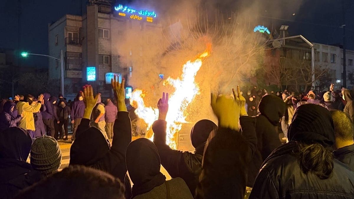 Γιατροί στο Ιράν : « Πράκτορες μας εμποδίζουν να περιθάλψουμε τραυματισμένους διαδηλωτές »