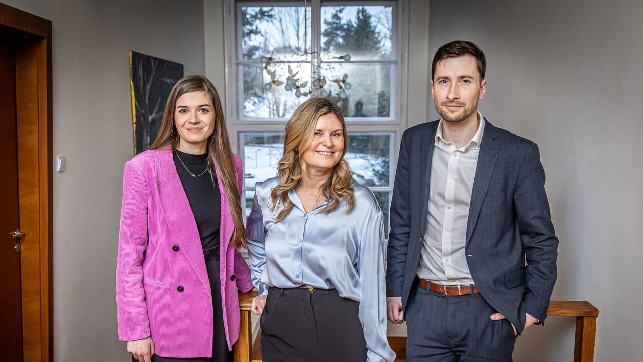 V Česku vznikl ojedinělý fond , který má pomoct vědcům projít údolím smrti . O propojení vědy a byznysu se zajímá i Křetínský