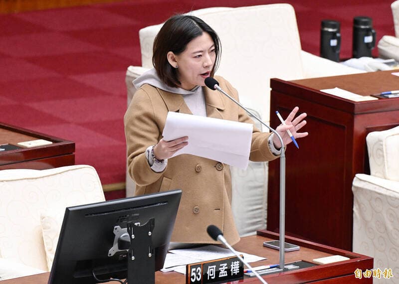 蔣萬安推育兒減工時但只備550萬 何孟樺提3問題 : 1年恐需87億 - 政治