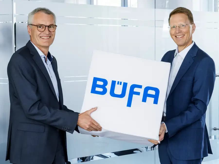 Büfa - CEO Felix Thalmann übergibt an Dr . Moritz Fichtmüller – Zum Wechsel sprechen die Manager über den Industriestandort Deutschland , Klimaziele und die Lage der chemischen Industrie