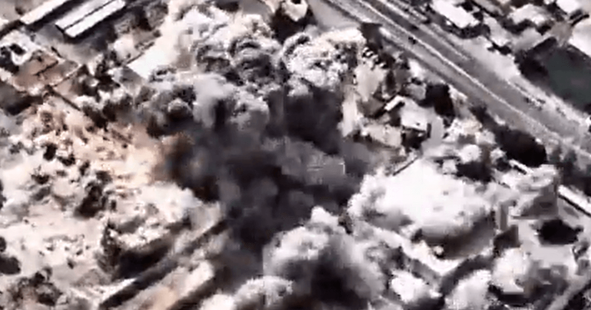 Index - Külföld - Sokkoló felvételen , ahogy porig rombolják az iráni fegyveres erők főhadiszállását