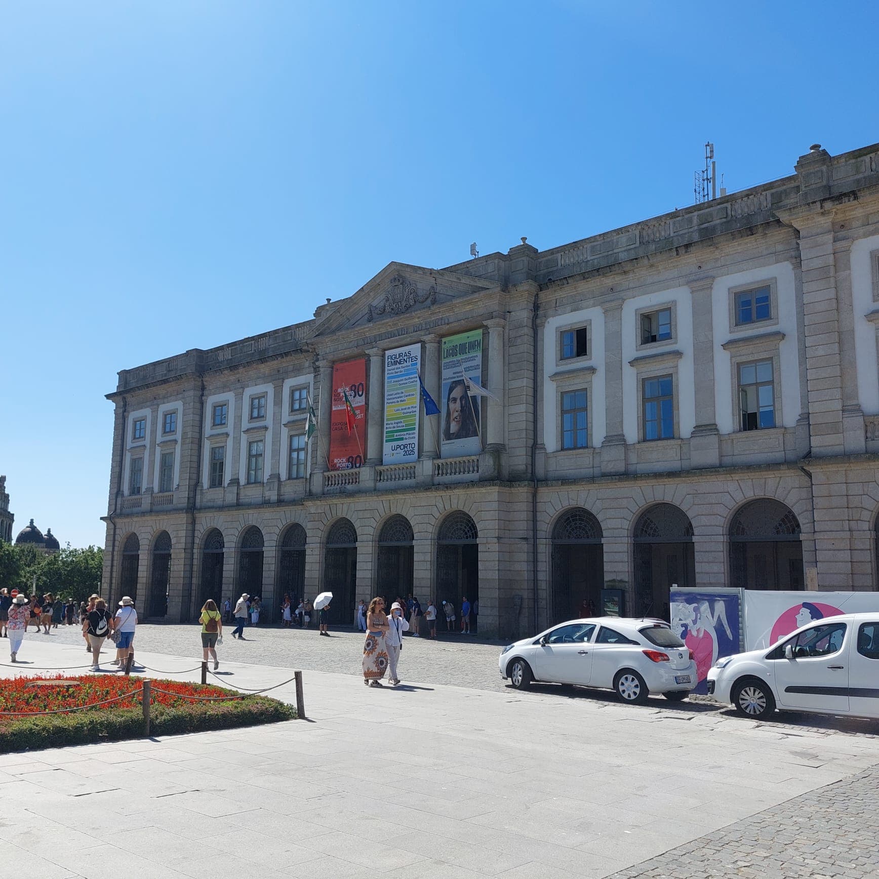 Estudantes da Universidade do Porto ajudam crianças a perder o medo da bata branca