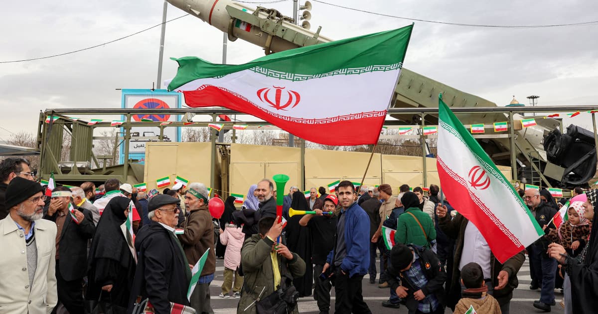 Trump said Iran will soon have missiles able to hit the U . S . A 2025 intel report said it will take 10 years .