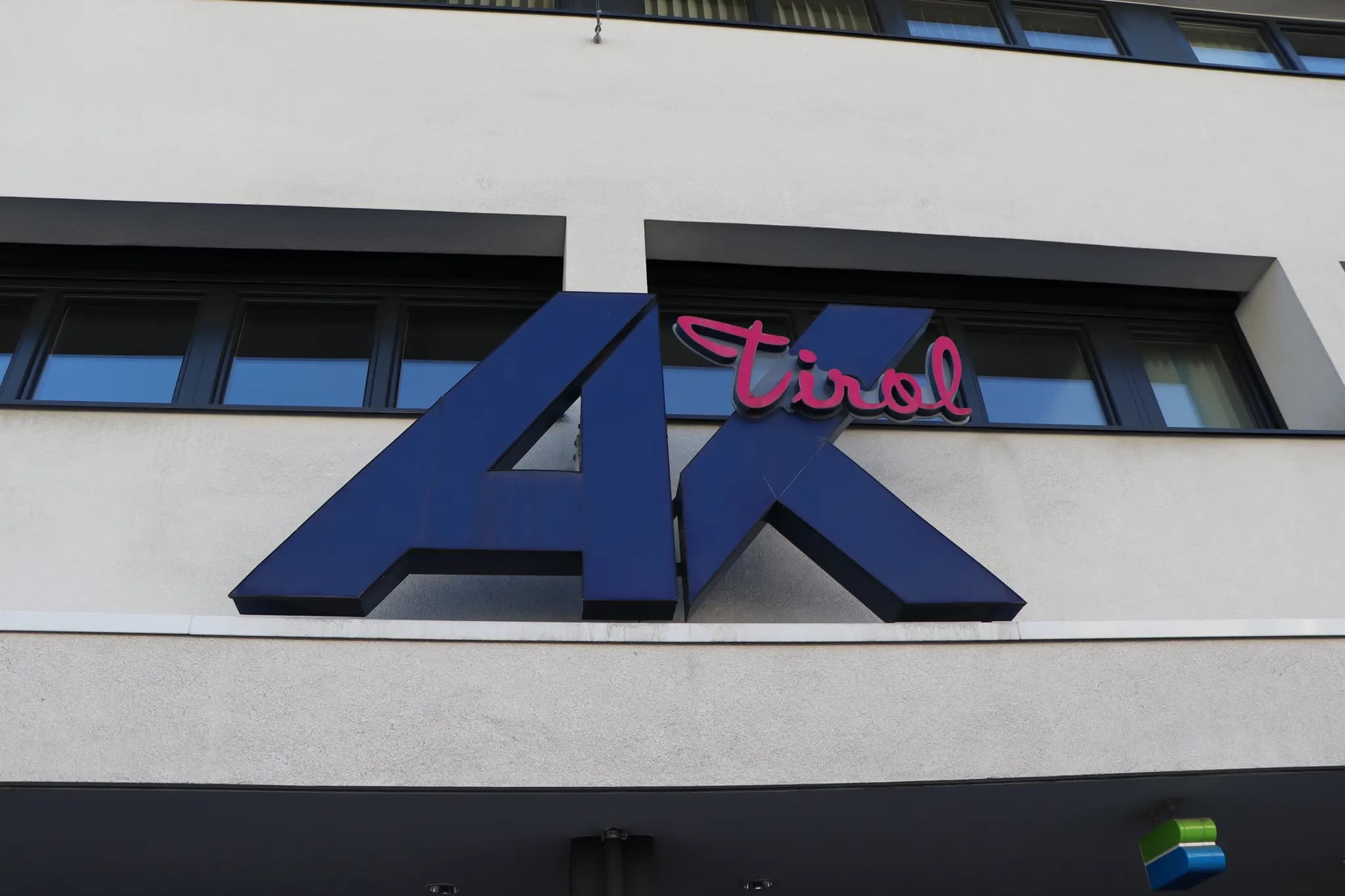 AK Tirol fordert : Land Tirol soll bürokratische Hürden für Beschäftigte abbauen