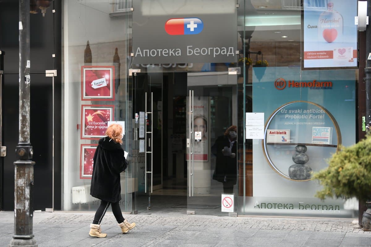 Poslednje zalihe leka koji zaustavlja epileptični napad : Proizvodnja u Apoteci Beograd obustavljena , roditelji strahuju , a nadležni ćute