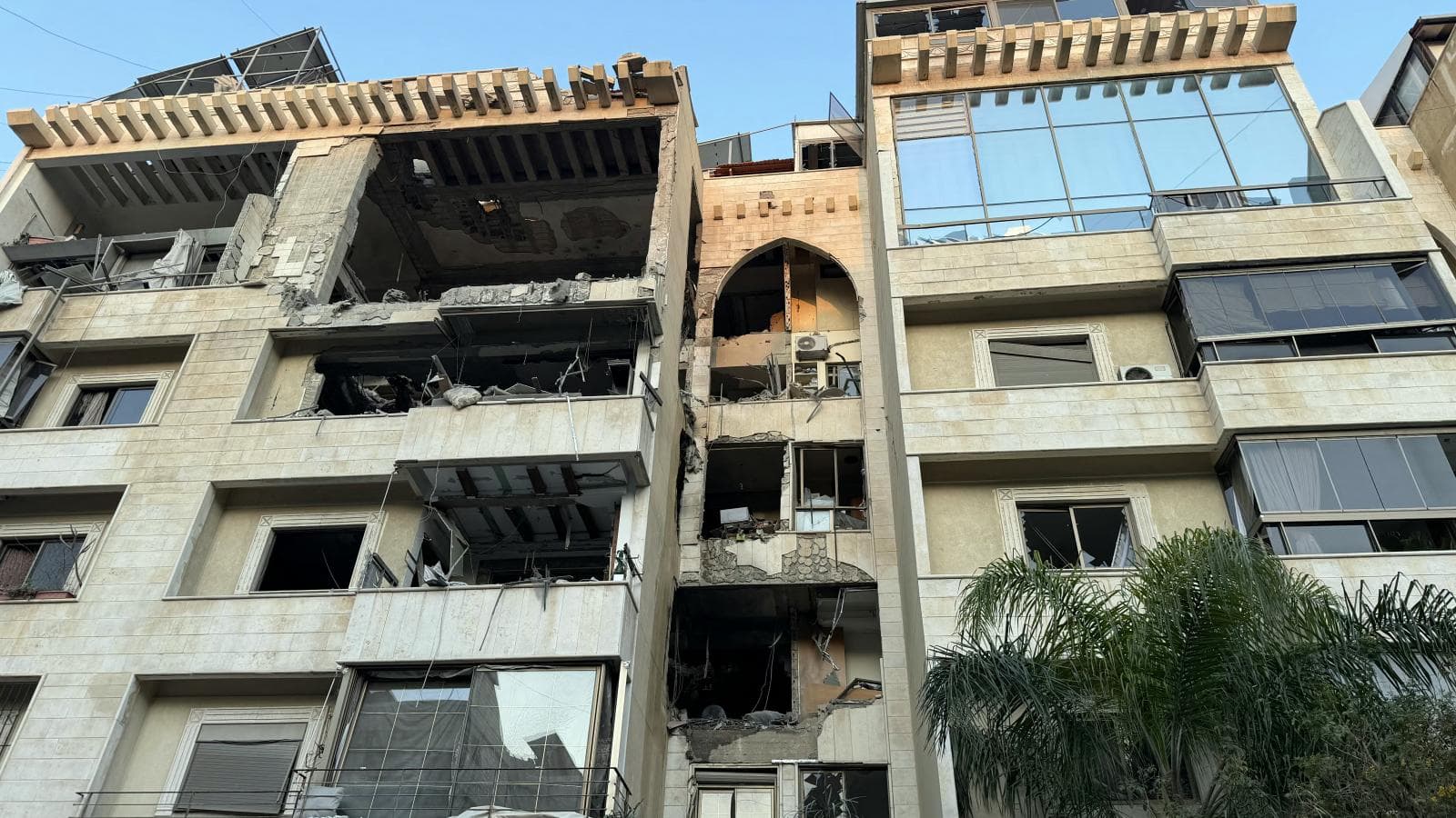 Izrael csapásokat mért Libanonra , miután a Hezbollah rakétákkal és drónokkal támadta