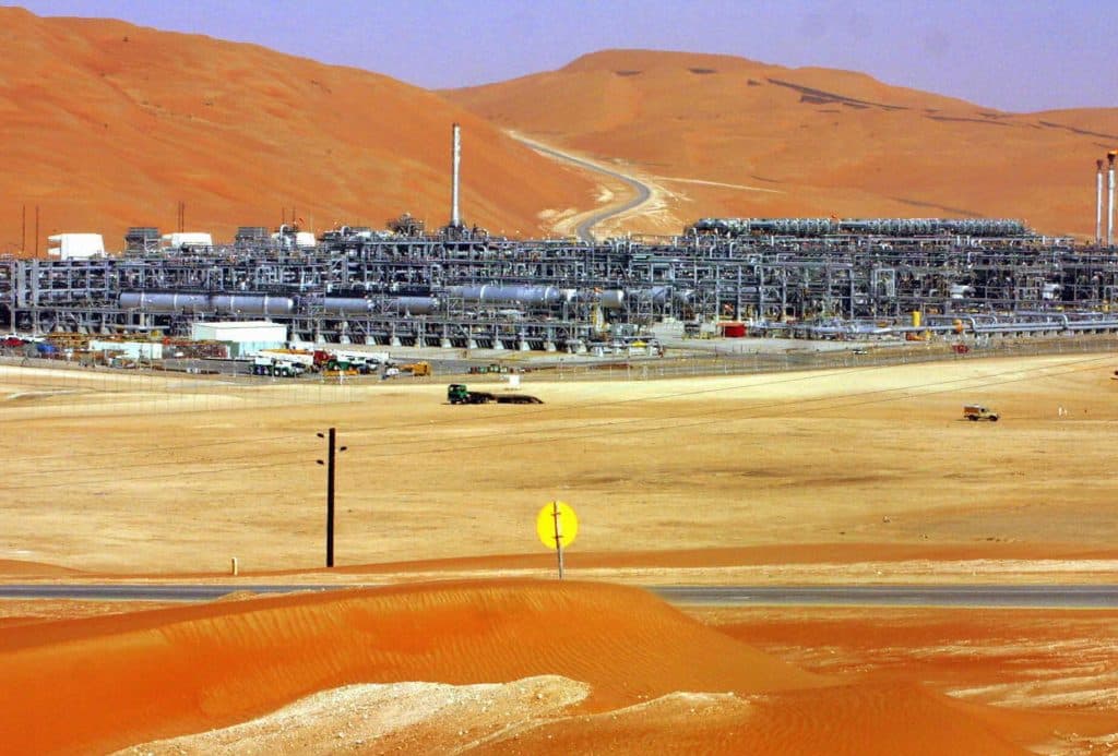 Το Ορμούζ κλείνει : « Τρέχει » προς τα 100 δολάρια το Brent – Πάγωσαν οι μεταφορές , ανησυχία για σοκ στις αγορές τη Δευτέρα