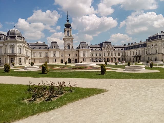 Afghan Taliban reportedly target Pakistani jets over Kabul