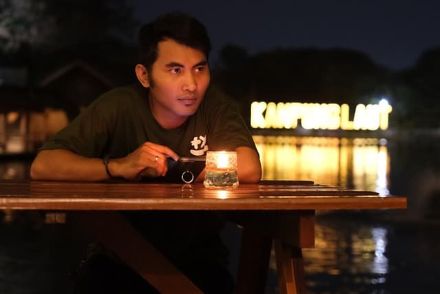 Please do not use auto-scrolling content on the web and in applications