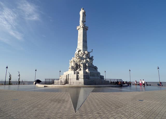 Argentina approves Milei's divisive labor reform