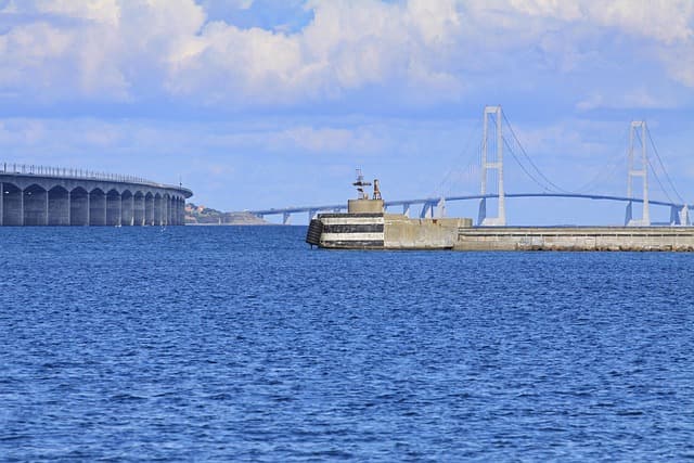 Paramount to acquire Warner Bros. Discovery in decision which could alter US media and entertainment landscape