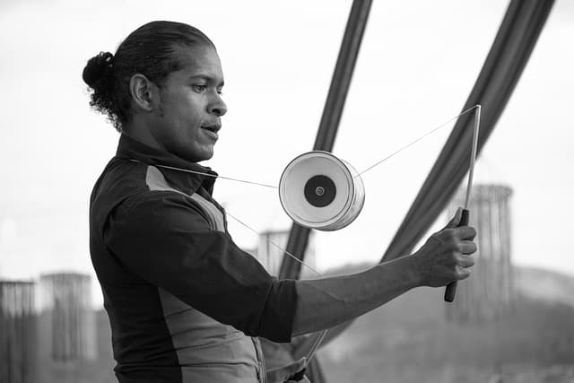 Bringing The Sideshow Into The Circus : Why The Media Is Giving Romney A Pass On Trump Birtherism « mykeystrokes . com