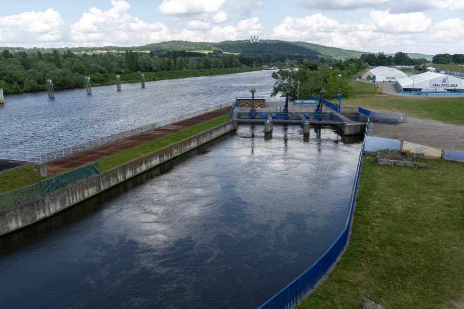 Zwrot ws . polskich elektrowni wodnych . Z 4 tysięcy miejsc zostało tylko 128