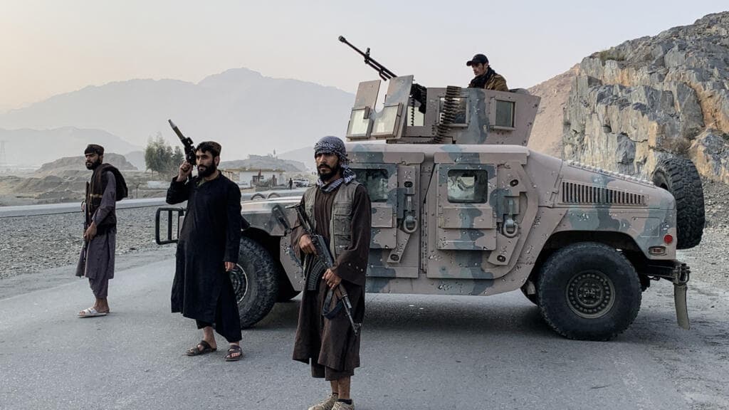 Explosions heard in Kabul as Afghan forces open fire at Pakistani aircraft