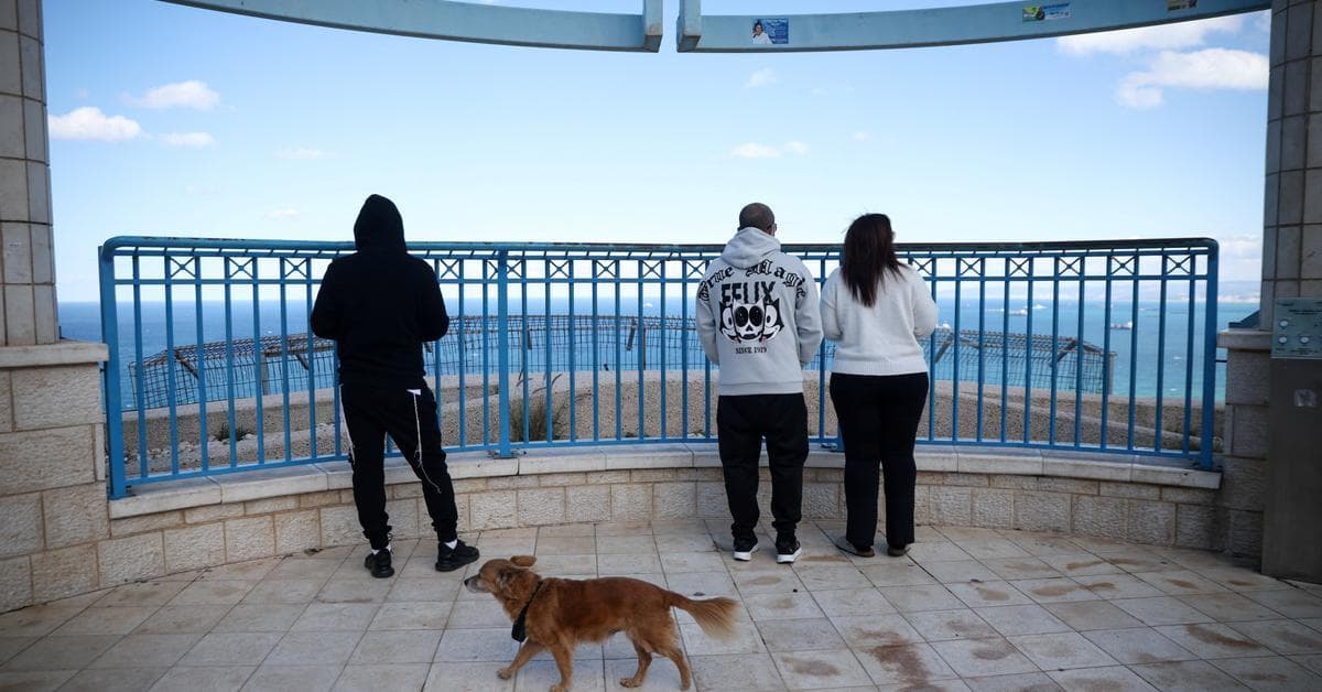 La retirada de personal dambaixades a Israel i lIran dispara els mals presagis