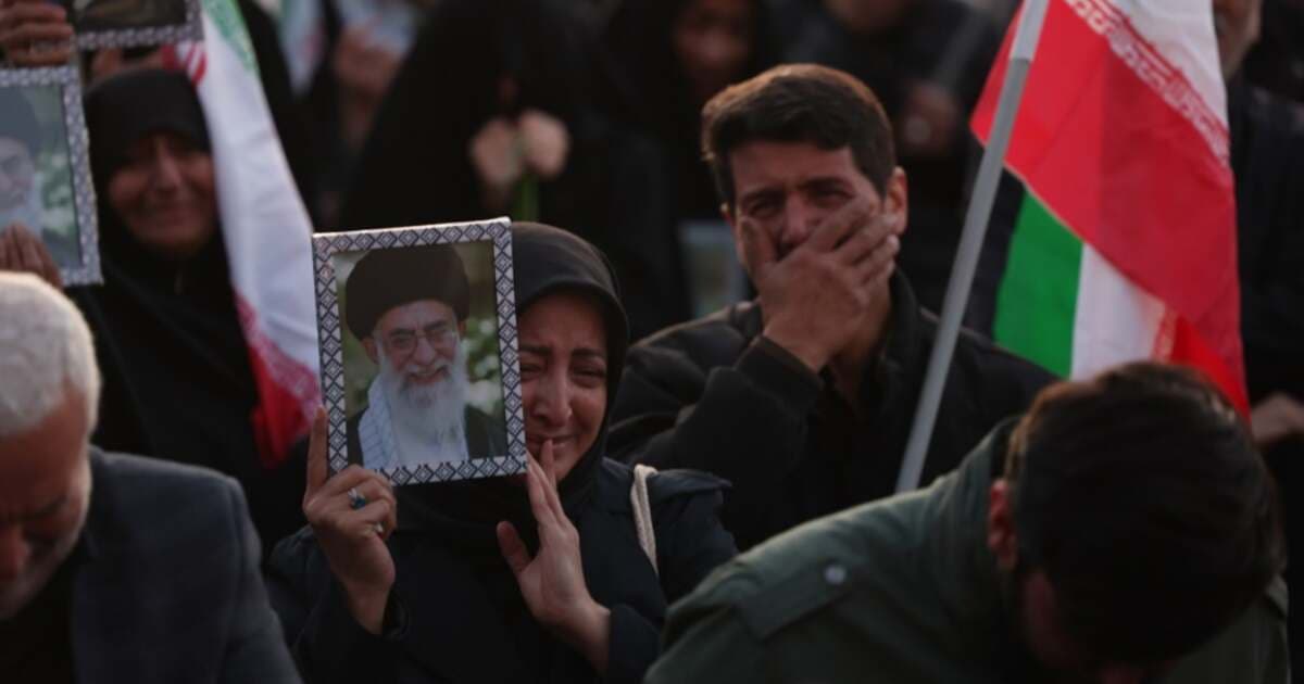 Iranul confirmă moartea ayatollahului Khamenei , declară 40 de zile de doliu naţional