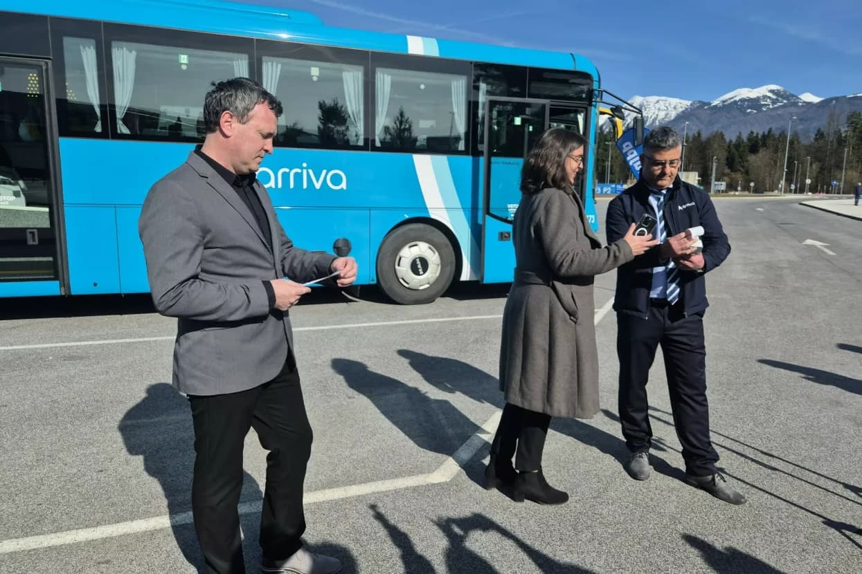 Testirajo kartično plačevanje vozovnic