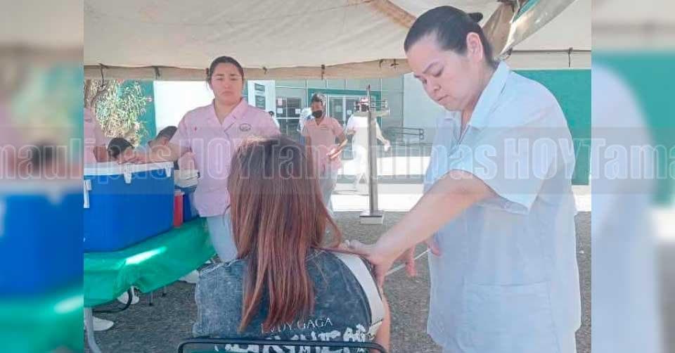 Hoy Tamaulipas - Arranca IMSS campania de vacunacion contra sarampion y rubeola en Reynosa
