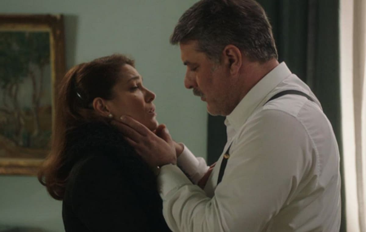 Porto Leone : Στη γειτονιά με τα κόκκινα φανάρια – Γαλήνη και Γιάμαρης κάνουν έρωτα